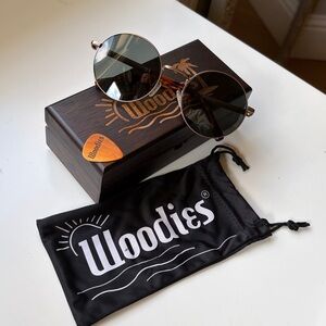 Vintage look woodies Black Round Sunglasses